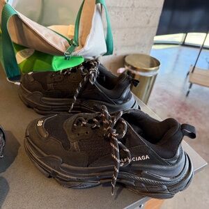 Balenciagas tennis shoes